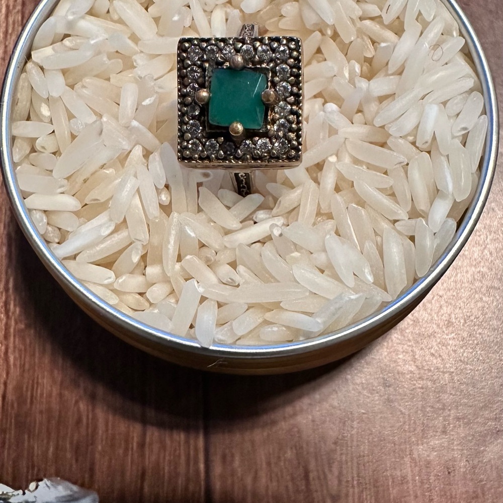Elegant Silver and Green Gemstone Ring